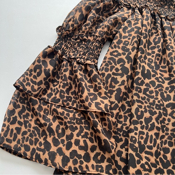 🌸NWT MAX STUDIO Off The Shoulder Double Ruffle Bell Sleeve Top size small - Picture 3 of 8